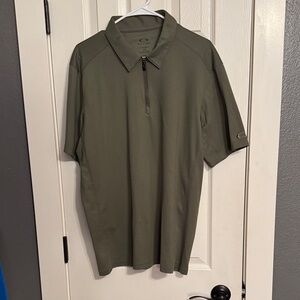 Men’s size large Oakley brand polo in a subtle sage green color.